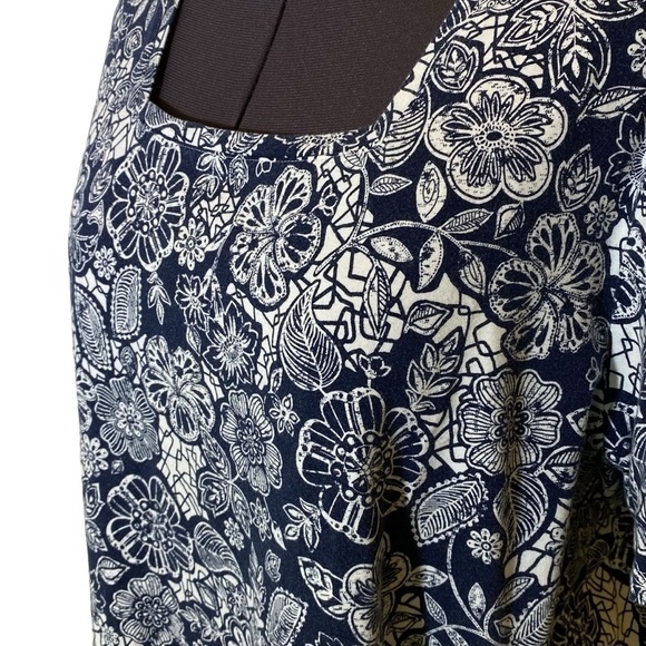 Liz & Me plus sz 4x (30-32)Navy white floral tunic top square neck short sleeve - Picture 4 of 8